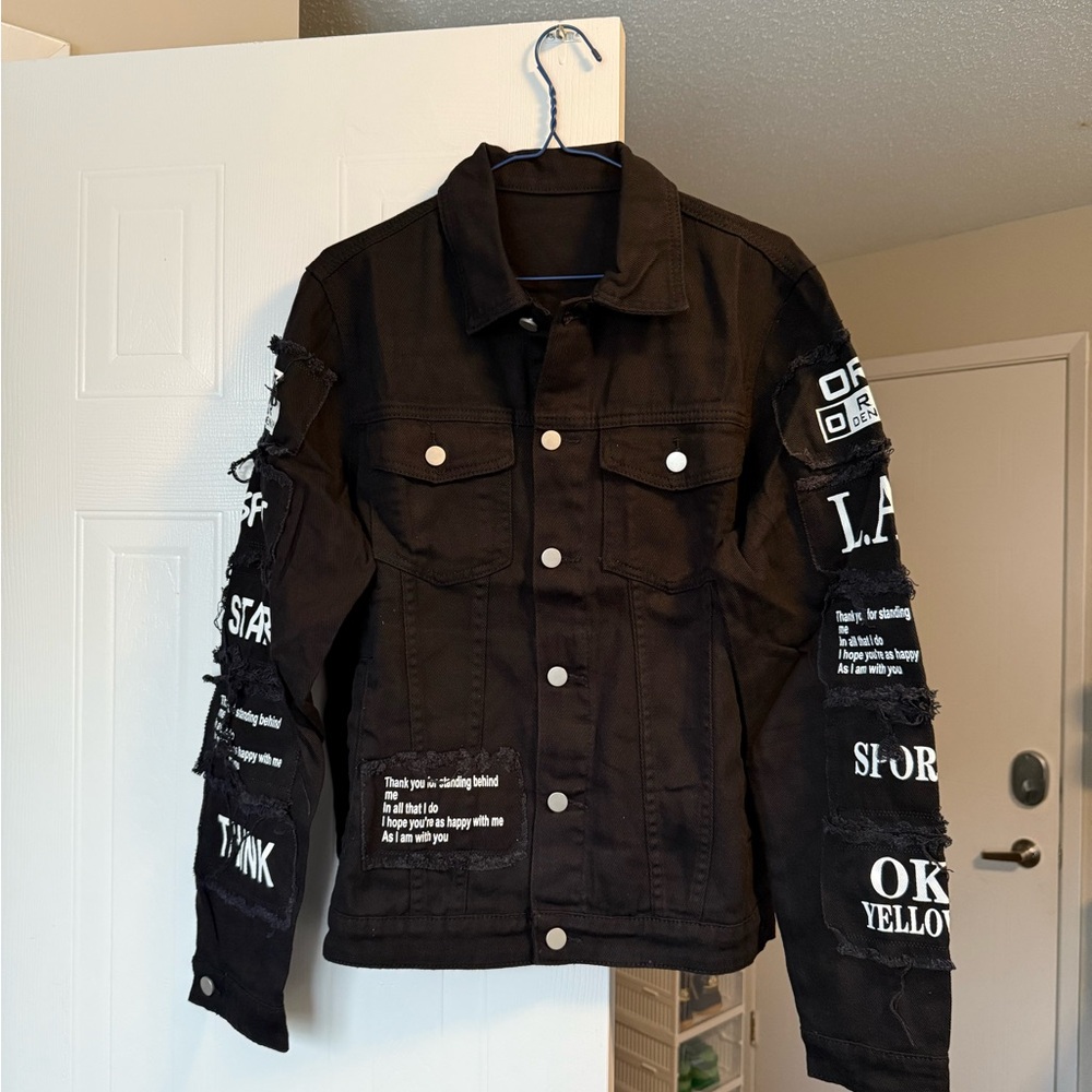 Men's Letter Print Denim Jacket. 
Size: S
Color: Black.